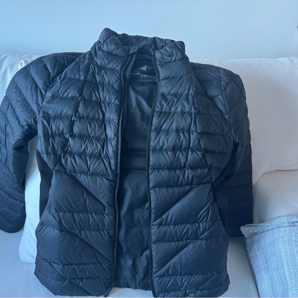The North Face Women's Black Puffer Jacket - Lucia Hybrid down jacket. Size M